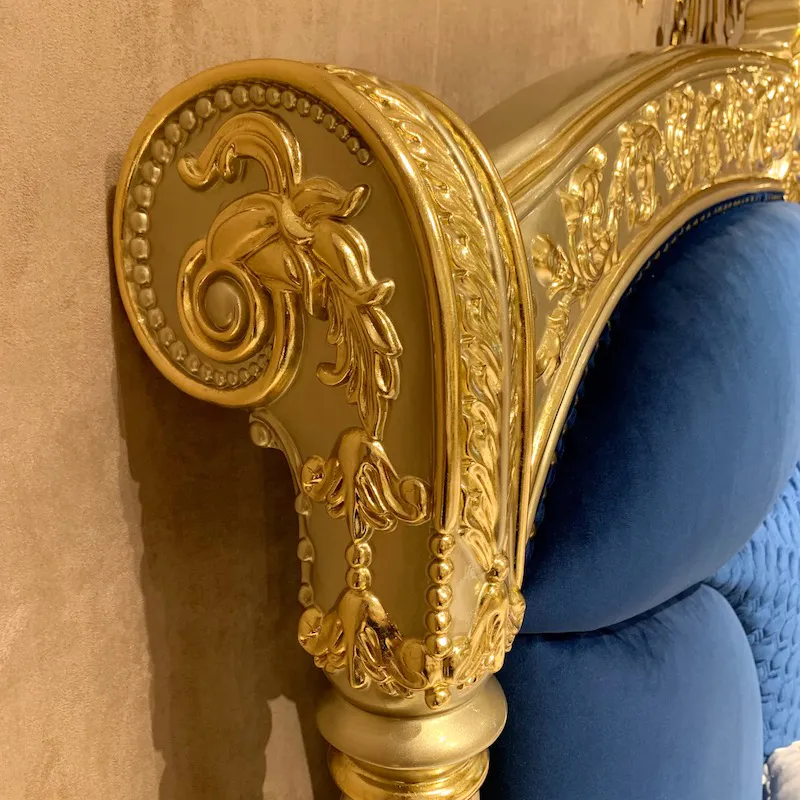Luxury classic furniture hand-carved with a sense of value