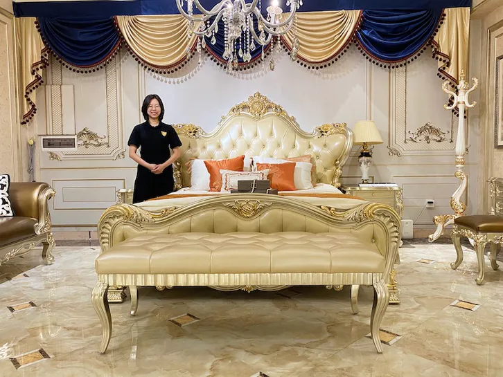 Unique craftsmanship in two colors of gold leaf deluxe classic bed -JP622
