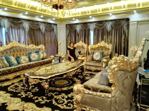 Share photos of James Bond classic furniture from Miss Wong's Villa in Malaysia